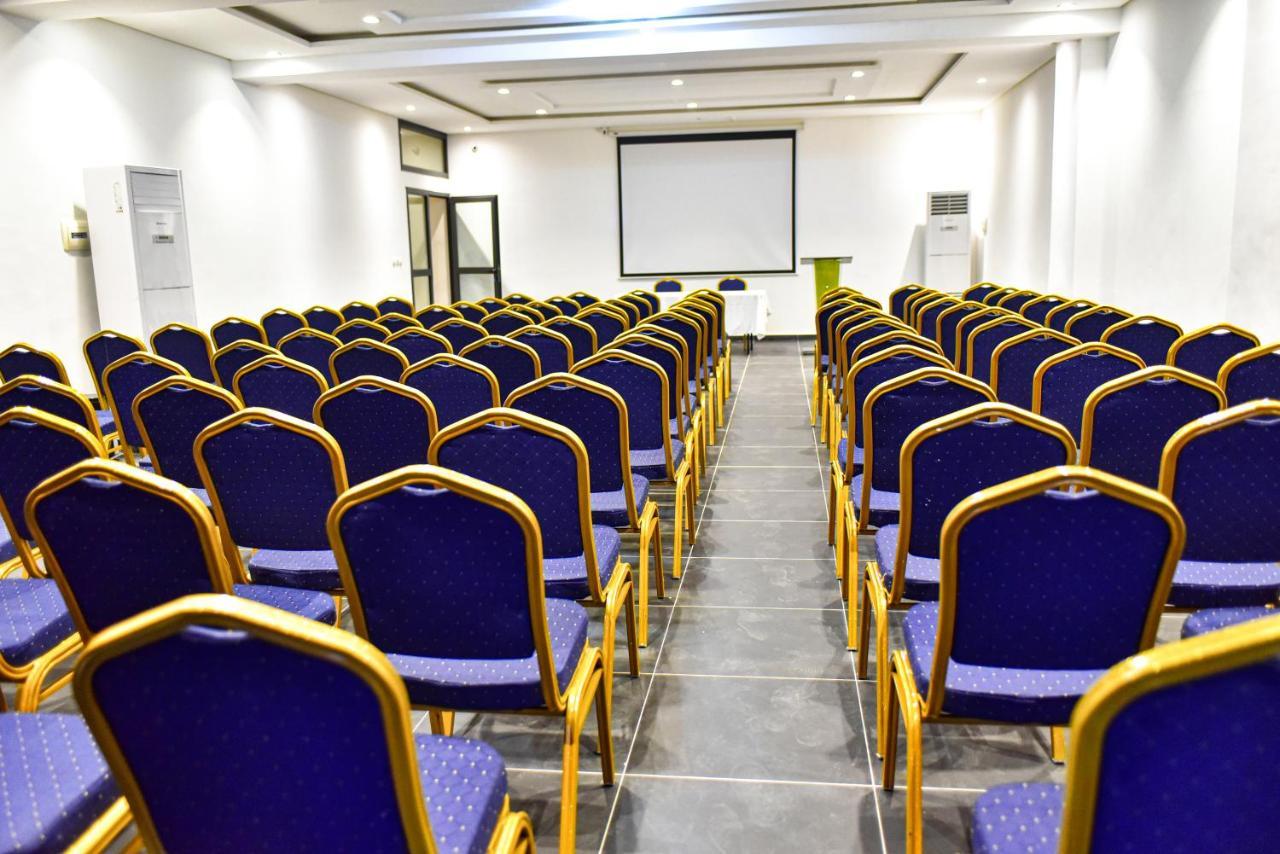 Robert'S Hotel Abidjan Ngoại thất bức ảnh