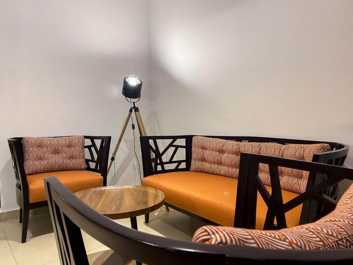 Robert'S Hotel Abidjan Ngoại thất bức ảnh