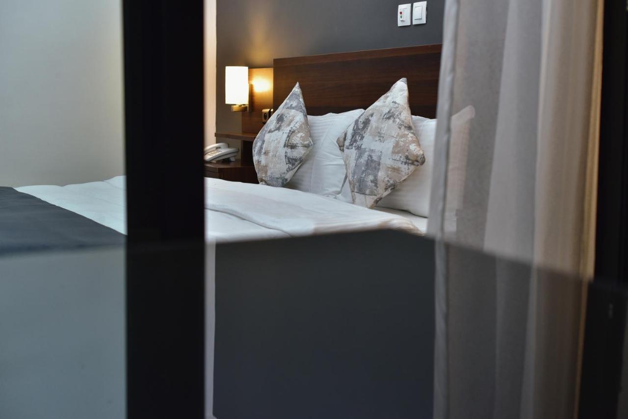 Robert'S Hotel Abidjan Ngoại thất bức ảnh